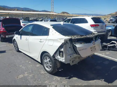2018 Toyota Prius Prime Plus VIN JTDKARFP2J3088421 фото 3