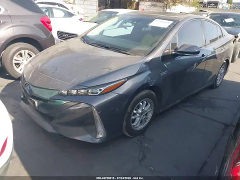 2018 Toyota Prius Prime Premium VIN JTDKARFP0J3104647 фото 2