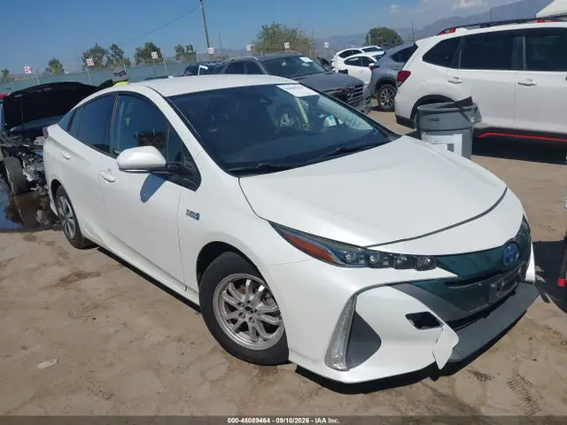 JTDKARFP4K3116186 — 2019 Toyota Prius Prime Premium, Передняя часть слева (Left Front), фото до ремонта