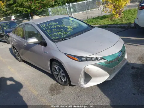 JTDKARFP7J3098085 — 2018 Toyota Prius Prime Upgrade, Передняя часть (Front), фото до ремонта
