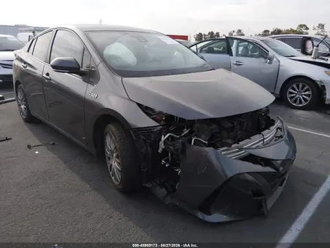JTDKAMFP0M3169540 — 2021 Toyota Prius Prime XLE, Передняя часть слева (Left Front), фото до ремонта