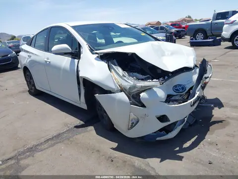 JTDKARFU8H3042818 — 2017 Toyota Prius Three Touring, Передняя часть (Front End), фото до ремонта