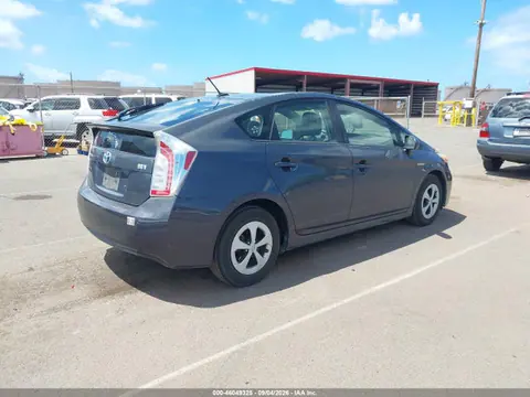 2014 Toyota Prius Three VIN JTDKN3DUXE0371358 фото 4