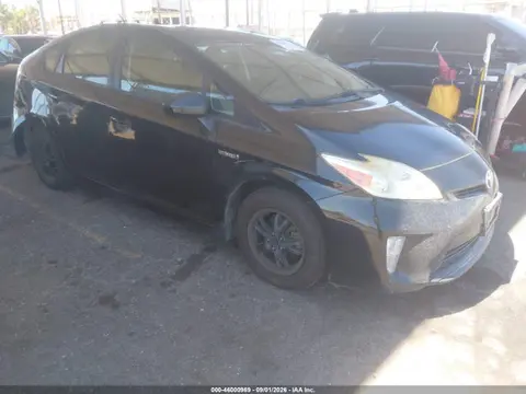 JTDKN3DU4F0456228 — 2015 Toyota Prius Three, Задняя часть (Rear), фото до ремонта