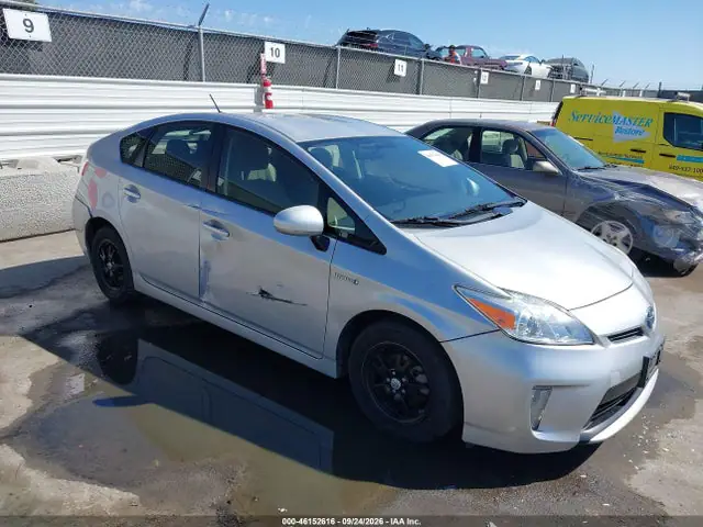 JTDKN3DU0F0431472 — 2015 Toyota Prius Three, Правый бок (Right Side), фото до ремонта