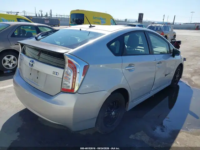 JTDKN3DU0F0431472 — 2015 Toyota Prius Three, фото 4 с аукциона IAAI 14.10.2026, Правый бок
