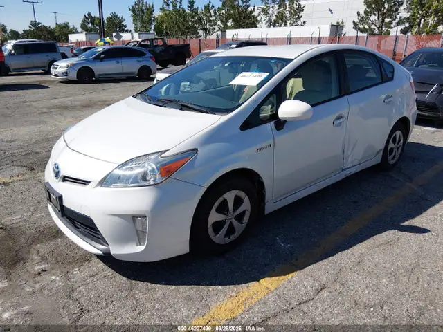 2015 Toyota Prius Three VIN JTDKN3DU8F0435513 фото 2