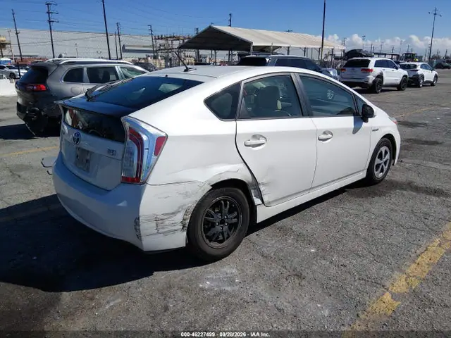 2015 Toyota Prius Three VIN JTDKN3DU8F0435513 фото 4
