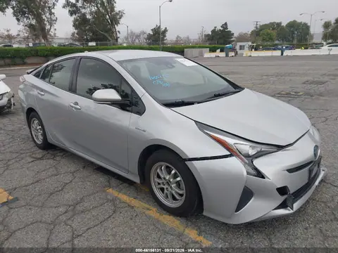 JTDKARFU4H3035218 — 2017 Toyota Prius Three, Передняя часть (Front & Rear), фото до ремонта