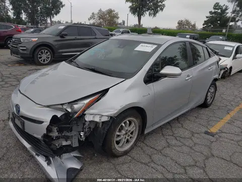 2017 Toyota Prius Three VIN JTDKARFU4H3035218 фото 2
