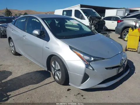 JTDKARFU2J3066263 — 2018 Toyota Prius Three, Передняя часть слева (Left Front), фото до ремонта