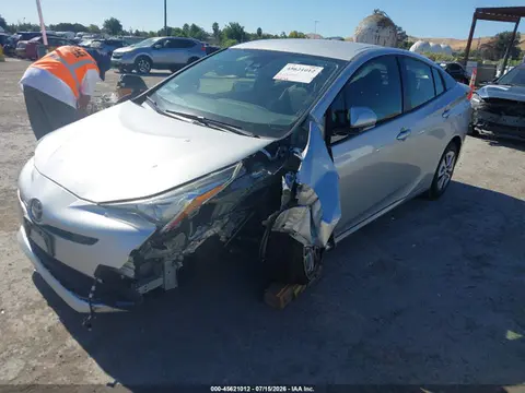 2018 Toyota Prius Three VIN JTDKARFU2J3066263 фото 2