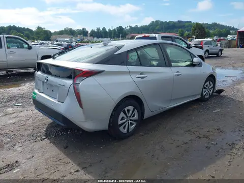 2018 Toyota Prius Three VIN JTDKARFU6J3054715 фото 4