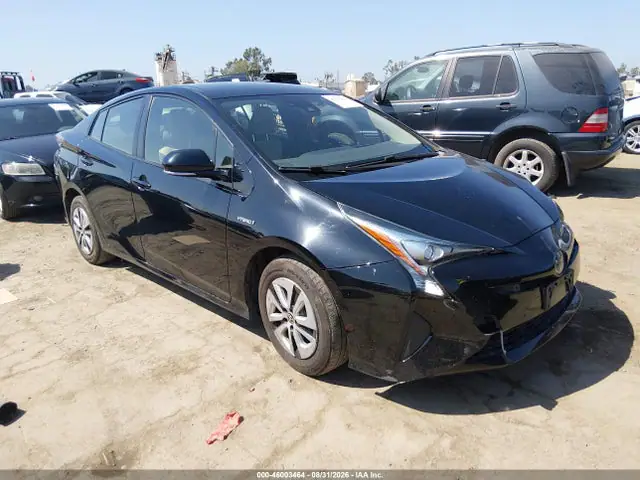 JTDKARFU2J3549445 — 2018 Toyota Prius Three, Передняя часть слева (Left Front), фото до ремонта
