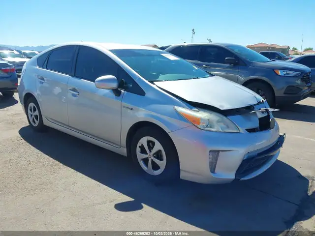 JTDKN3DUXE1804381 — 2014 Toyota Prius Two, Передняя часть (Front End), фото до ремонта