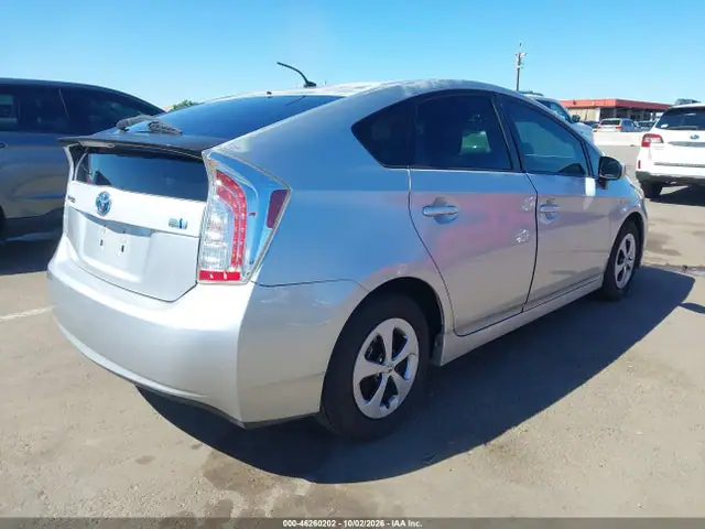 2014 Toyota Prius Two VIN JTDKN3DUXE1804381 фото 4