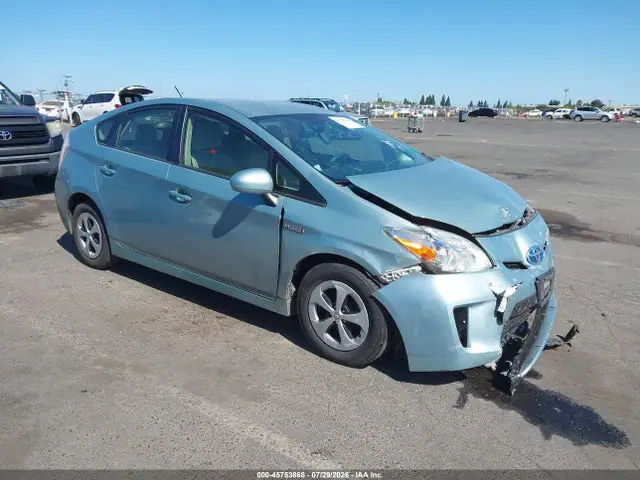 JTDKN3DU5F1963052 — 2015 Toyota Prius Two, Передняя часть (Front End), фото до ремонта