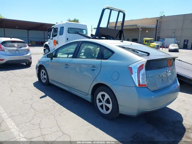 JTDKN3DU5F1963052 — 2015 Toyota Prius Two, фото 3 с аукциона IAAI 14.10.2026, Передняя часть