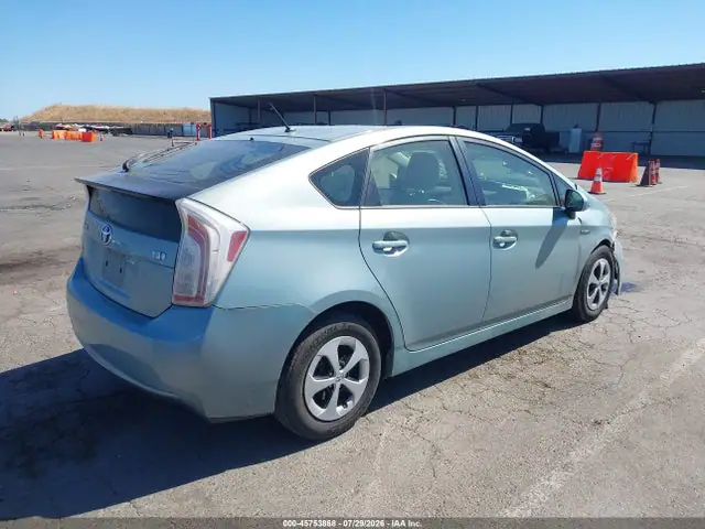 JTDKN3DU5F1963052 — 2015 Toyota Prius Two, фото 4 с аукциона IAAI 14.10.2026, Передняя часть