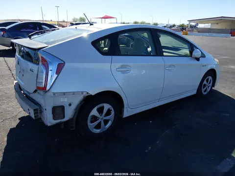 2015 Toyota Prius Two VIN JTDKN3DU8F0407260 фото 4