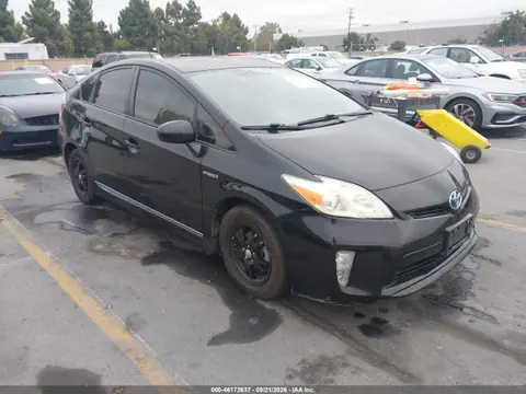 JTDKN3DU4F1897271 — 2015 Toyota Prius Two, Естественный износ (Normal Wear & Tear), фото до ремонта