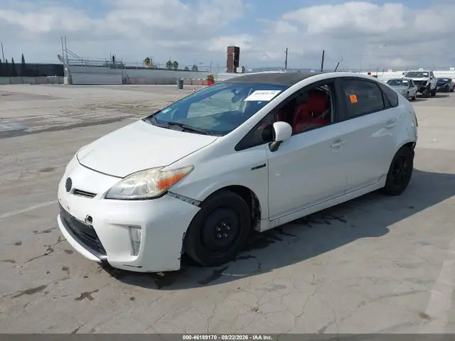 JTDKN3DU6F0463570 — 2015 Toyota Prius Two, фото 2 с аукциона IAAI 30.09.2026, Естественный износ