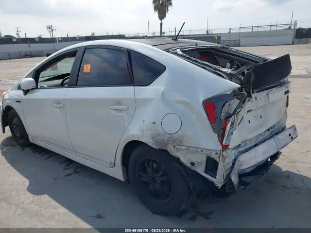 JTDKN3DU6F0463570 — 2015 Toyota Prius Two, фото 3 с аукциона IAAI 30.09.2026, Естественный износ