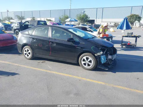 JTDKN3DU2F1961727 — 2015 Toyota Prius Two, Передняя часть (Front End), фото до ремонта