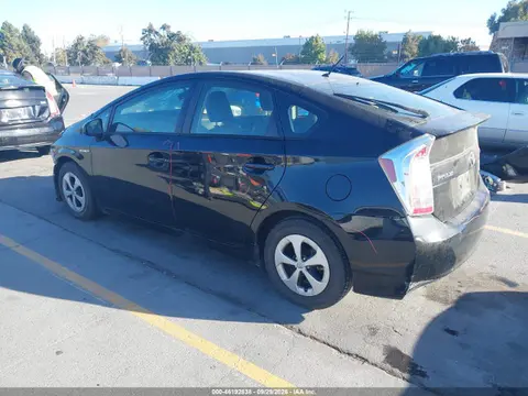 2015 Toyota Prius Two VIN JTDKN3DU2F1961727 фото 3