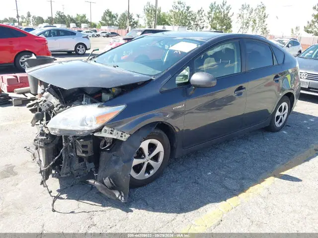 JTDKN3DU4F0449537 — 2015 Toyota Prius Two, фото 2 с аукциона IAAI 13.10.2026, Передняя часть