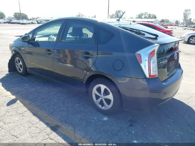 JTDKN3DU4F0449537 — 2015 Toyota Prius Two, фото 3 с аукциона IAAI 13.10.2026, Передняя часть