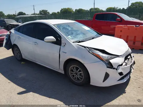 JTDKBRFUXG3009587 — 2016 Toyota Prius Two, Задняя часть справа (Right Rear), фото до ремонта
