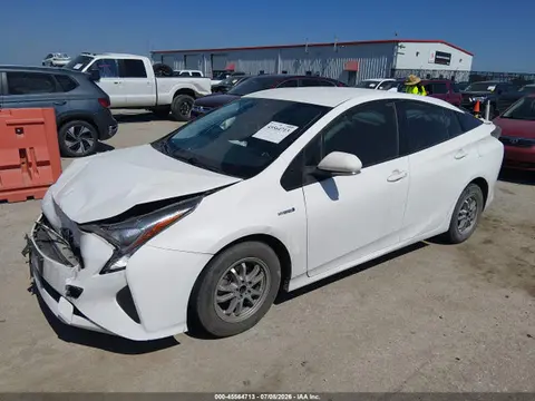 2016 Toyota Prius Two VIN JTDKBRFUXG3009587 фото 2
