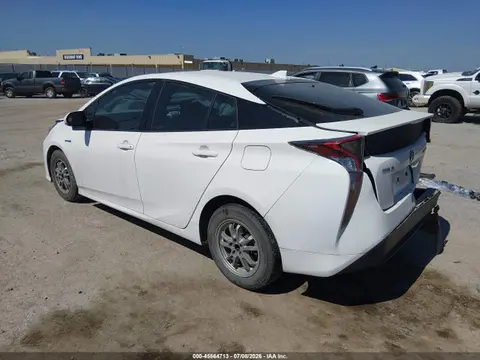 2016 Toyota Prius Two VIN JTDKBRFUXG3009587 фото 3