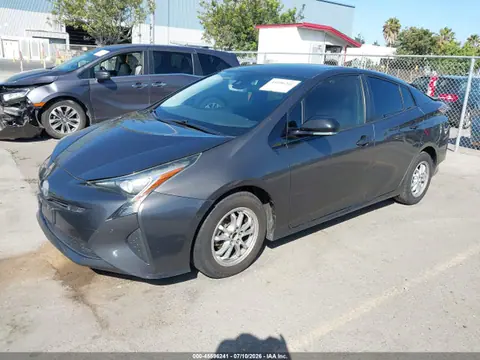 2017 Toyota Prius Two VIN JTDKBRFU0H3569541 фото 2