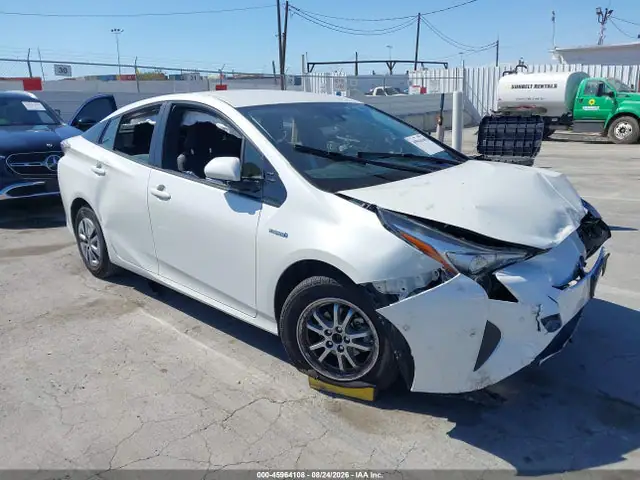 JTDKBRFU4H3047768 — 2017 Toyota Prius Two, Передняя часть (Front End), фото до ремонта