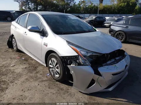 JTDKBRFU3H3056915 — 2017 Toyota Prius Two, Передняя часть (Front & Rear), фото до ремонта