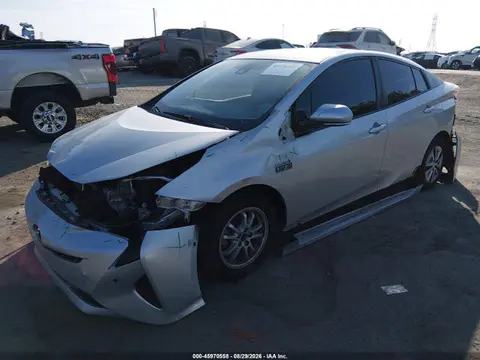 2017 Toyota Prius Two VIN JTDKBRFU3H3056915 фото 2