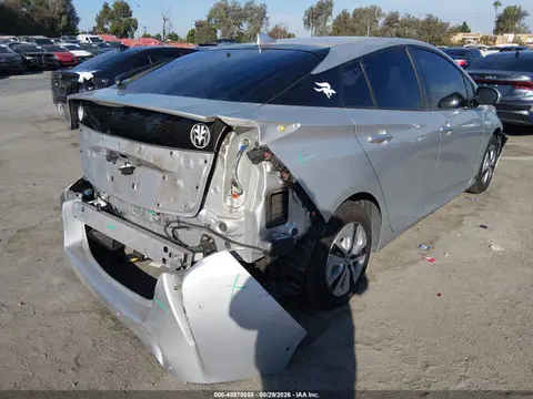 2017 Toyota Prius Two VIN JTDKBRFU3H3056915 фото 4