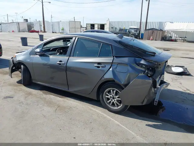 JTDKBRFU1H3031513 — 2017 Toyota Prius Two, фото 3 с аукциона IAAI 14.10.2026, Передняя часть