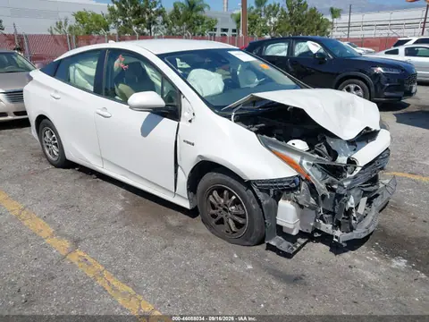 JTDKBRFU1J3073119 — 2018 Toyota Prius Two, Передняя часть (Front End), фото до ремонта