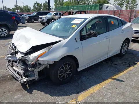 2018 Toyota Prius Two VIN JTDKBRFU1J3073119 фото 2