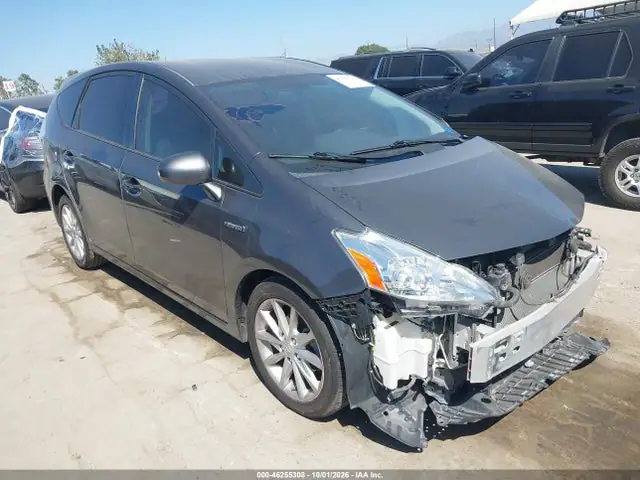 JTDZN3EUXEJ014351 Toyota Prius V Five 2014 — повреждение Передняя часть, фото до ремонта