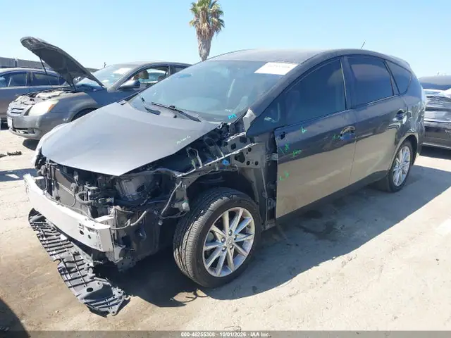 JTDZN3EUXEJ014351 — 2014 Toyota Prius V Five, фото 2 с аукциона IAAI 14.10.2026, Передняя часть