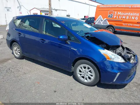 JTDZN3EU1EJ002735 — 2014 Toyota Prius V Three, Передняя часть (Front End), фото до ремонта