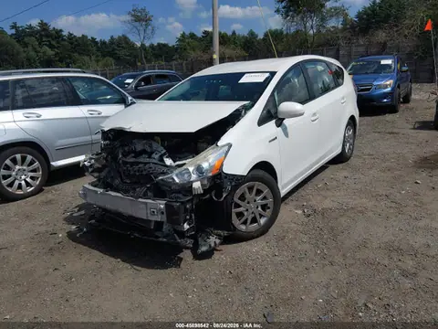 2015 Toyota Prius V Three VIN JTDZN3EU8FJ027617 фото 2