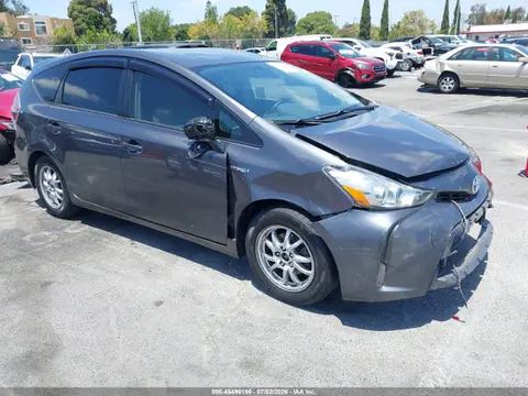 JTDZN3EU7GJ046435 — 2016 Toyota Prius V Three, Передняя часть (Front End), фото до ремонта