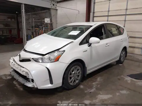 2015 Toyota Prius V Two VIN JTDZN3EU5FJ026800 фото 2