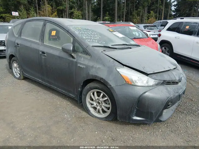 JTDZN3EU8HJ063505 — 2017 Toyota Prius V Two, Передняя часть слева (Left Front), фото до ремонта