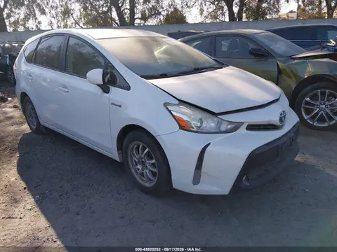 JTDZN3EU3FJ021952 — 2015 Toyota Prius V, Передняя часть справа (Right Front), фото до ремонта